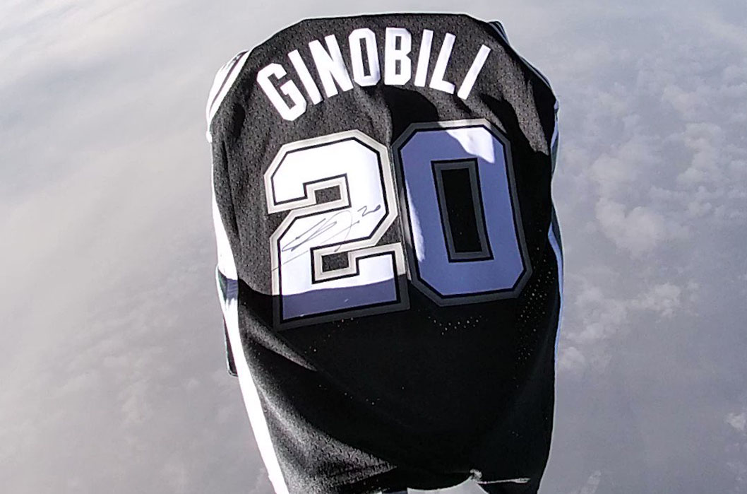 吉諾比利球衣被送上太空